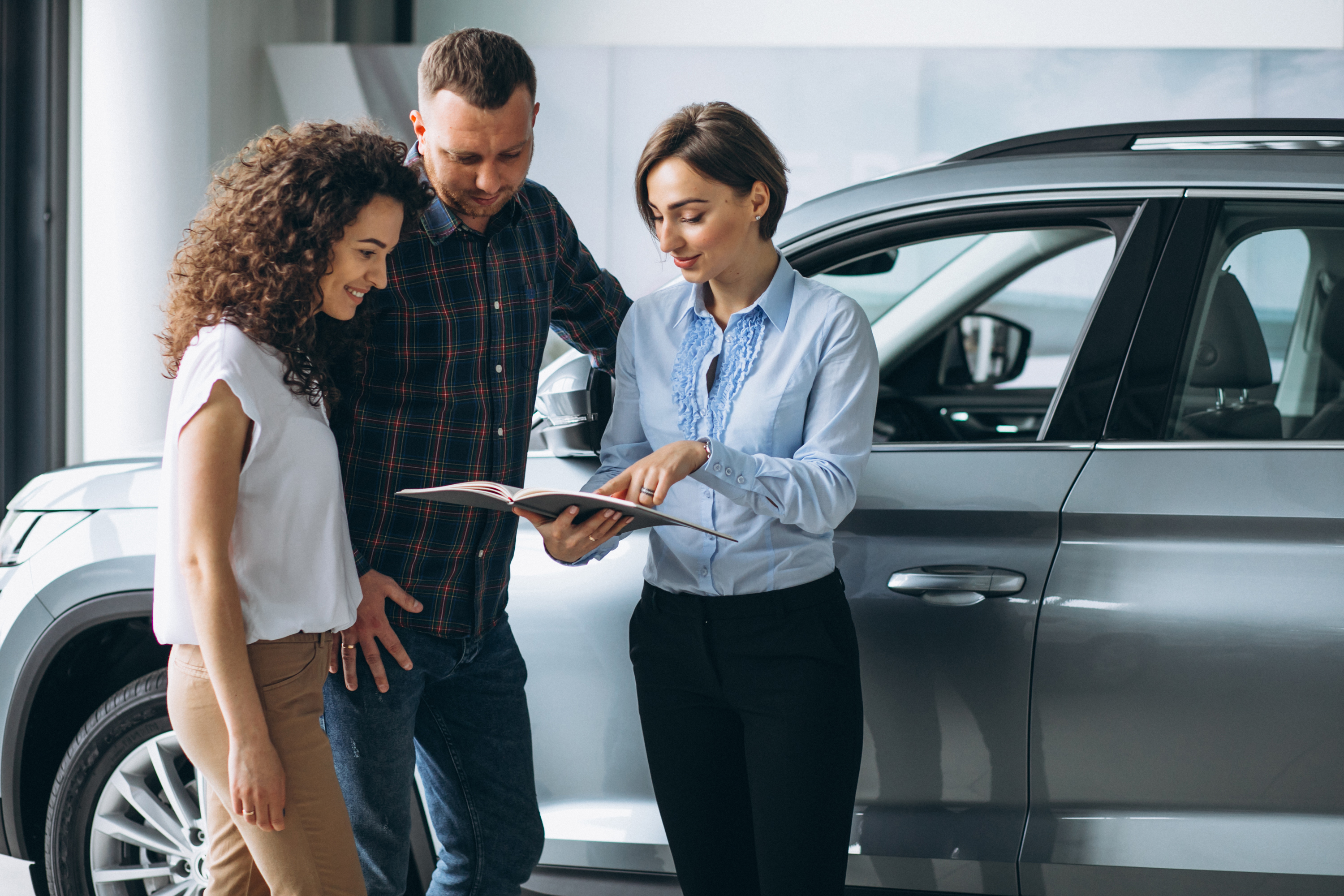 
Used car buying process: Photo showing multiple cars with license plates, indicating potential used car purchase opportunities